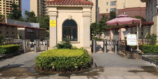 貴州某小區翼閘案例