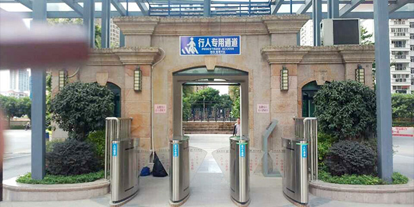 廣東朝南地產成功定制翼閘案例